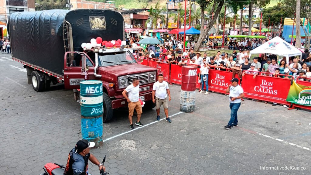 Camión en la gincana de Sandoná