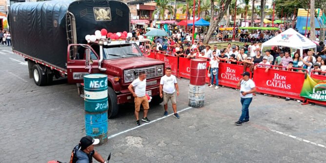 Camión en la gincana de Sandoná