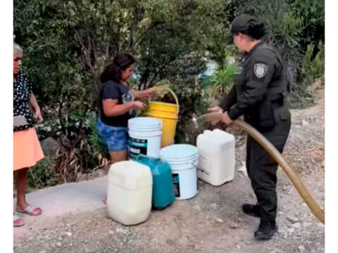 Entrega de agua en Ancuya