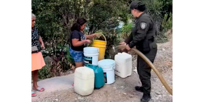 Entrega de agua en Ancuya