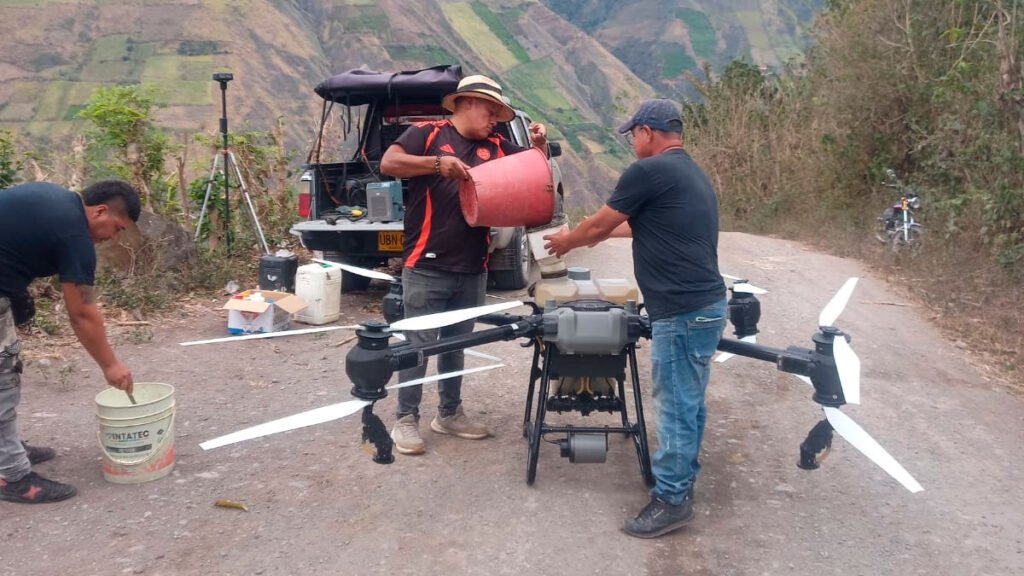 Fumigación de caña panelera con dron