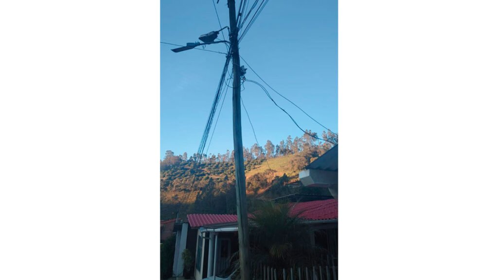 Poste de energía en Providencia