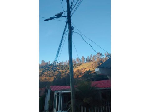 Poste de energía en Providencia