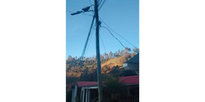 Poste de energía en Providencia