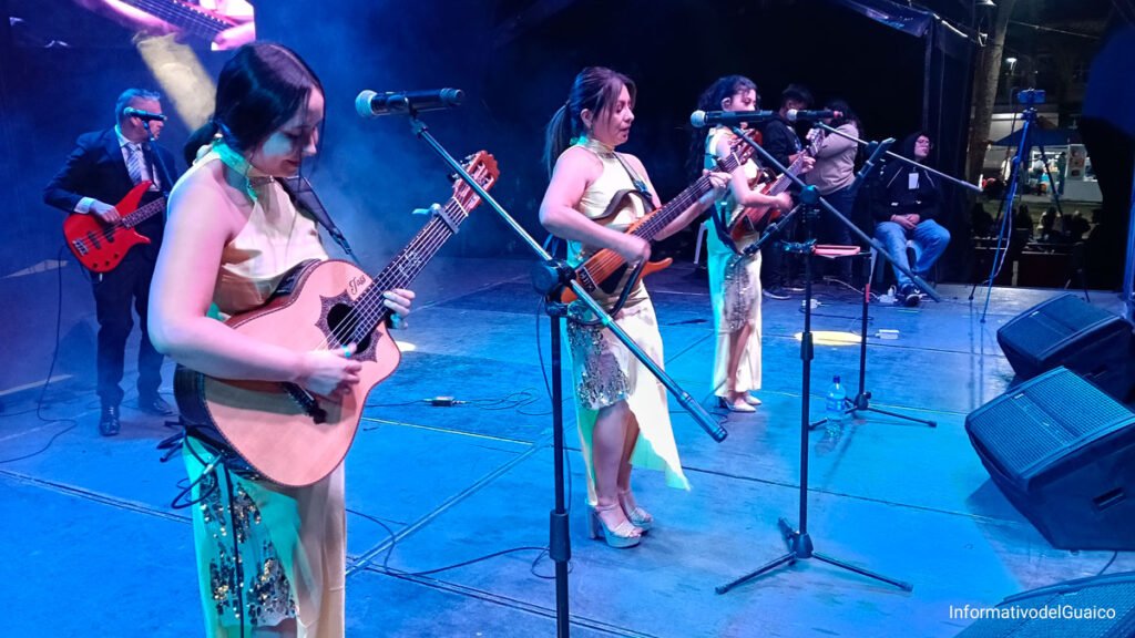 The Divas Trío