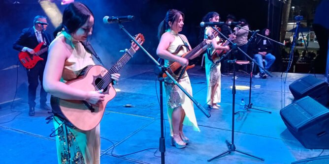 The Divas Trío