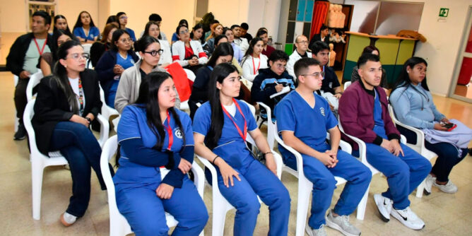 Asistentes al simposio sobre ataque cerebro vascular