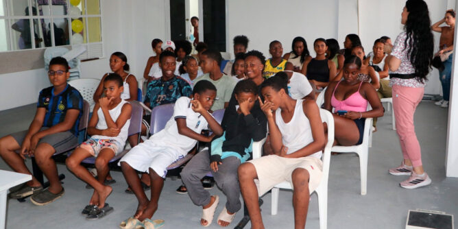 Capacitan a adolescentes para preveir embarazos