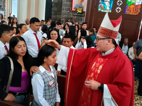 Obispo de Pasto preside sacramento de confirmación en Sandoná