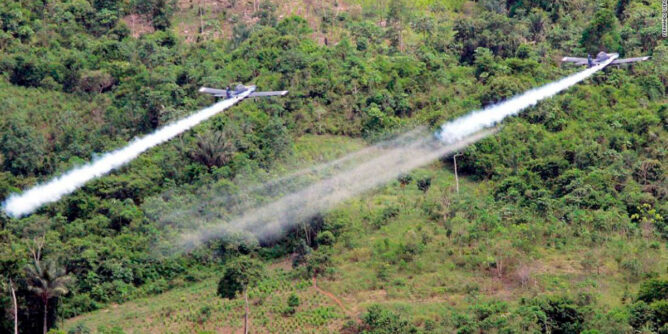 Fumigación aérea a cultivos de uso ilícito