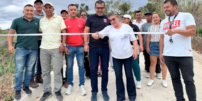 Inauguración placa huella en Llano Grande Alto, Linares