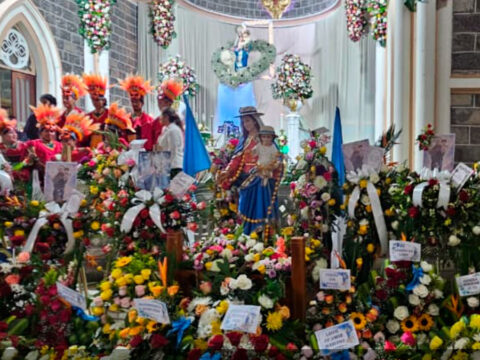 Fiesta patronal reunió a devotos de Nuestra Señora del Rosario en Sandoná Nuestra Señora del Rosario en el templo de Sandoná