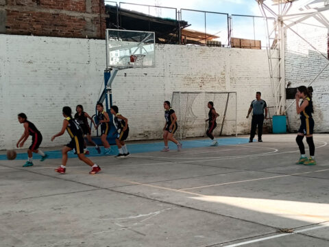 Partido de baloncesto intercolegiado