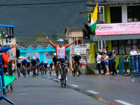 Richard Huera ganó la primera etapa de la Vuelta a Nariño entre Tumaco y Mallama Richard Huera, ciclista ecuatoriano