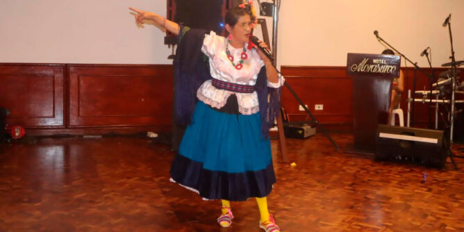 Ruth Castillo Torres declamando